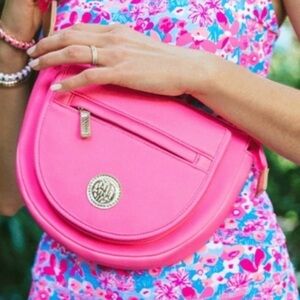 Lilly Pulitzer neoprene, Barbie pink Crossbody Giovanna bag purse 10.5 x 8“flaws